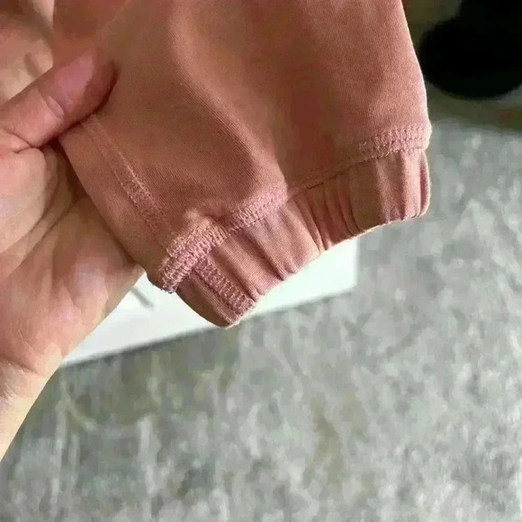 Sleek Sweat - Ultra Soft Relaxed Fit Crew Neck Sweatshirt for Women - Picture 4 of 5